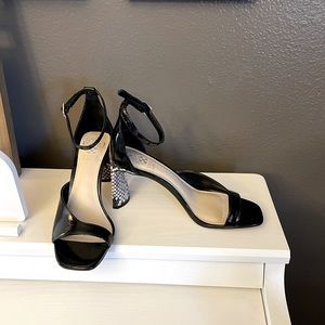 Vince Camuto Madilin Sandal | Size 7.5 | Black Patent Leather